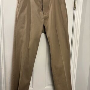 Roundtree & Yorke Classic Khaki Chinos